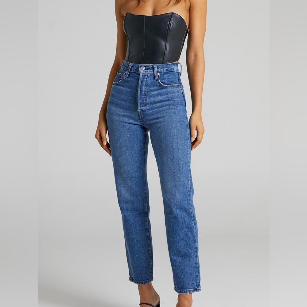 Levi's - Ribcage Straight Ankle Jeans